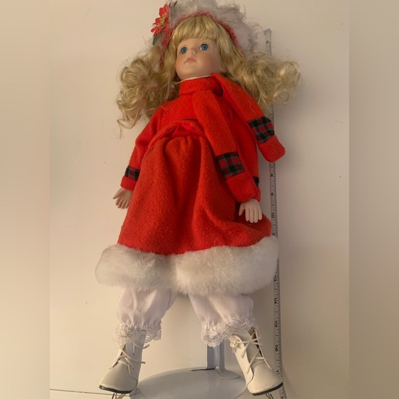 Beautiful Christmas Ceramic Victorian Skater Doll. - Picture 8 of 9